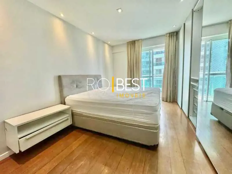 Apartment with 4 bedrooms and a glazed balcony view — photo 3