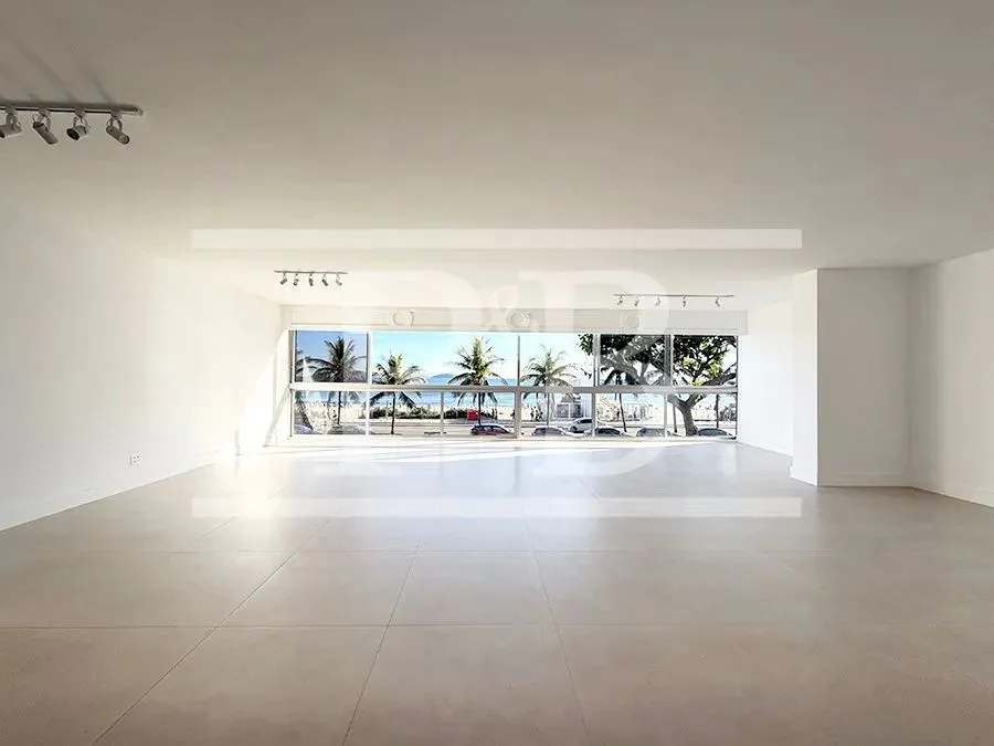 3-bedroom apartment with enclosed glass balcony — photo 6