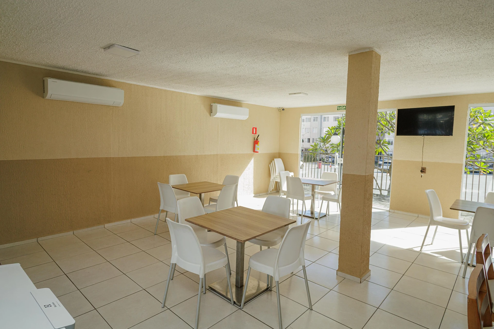 2-bedroom apartment with an open-air pool area — photo 23