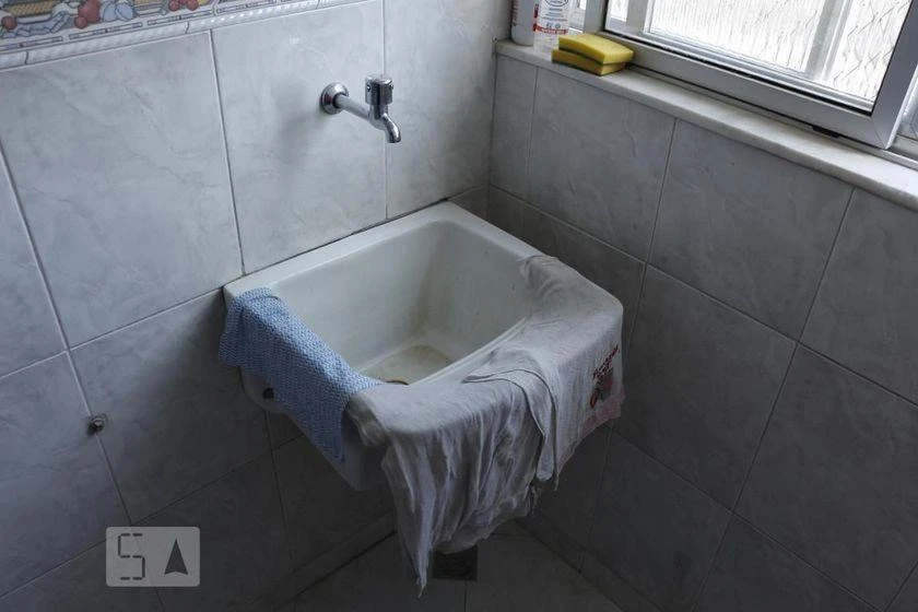 Apartment with 2 bathrooms, balcony and laundry area — photo 42