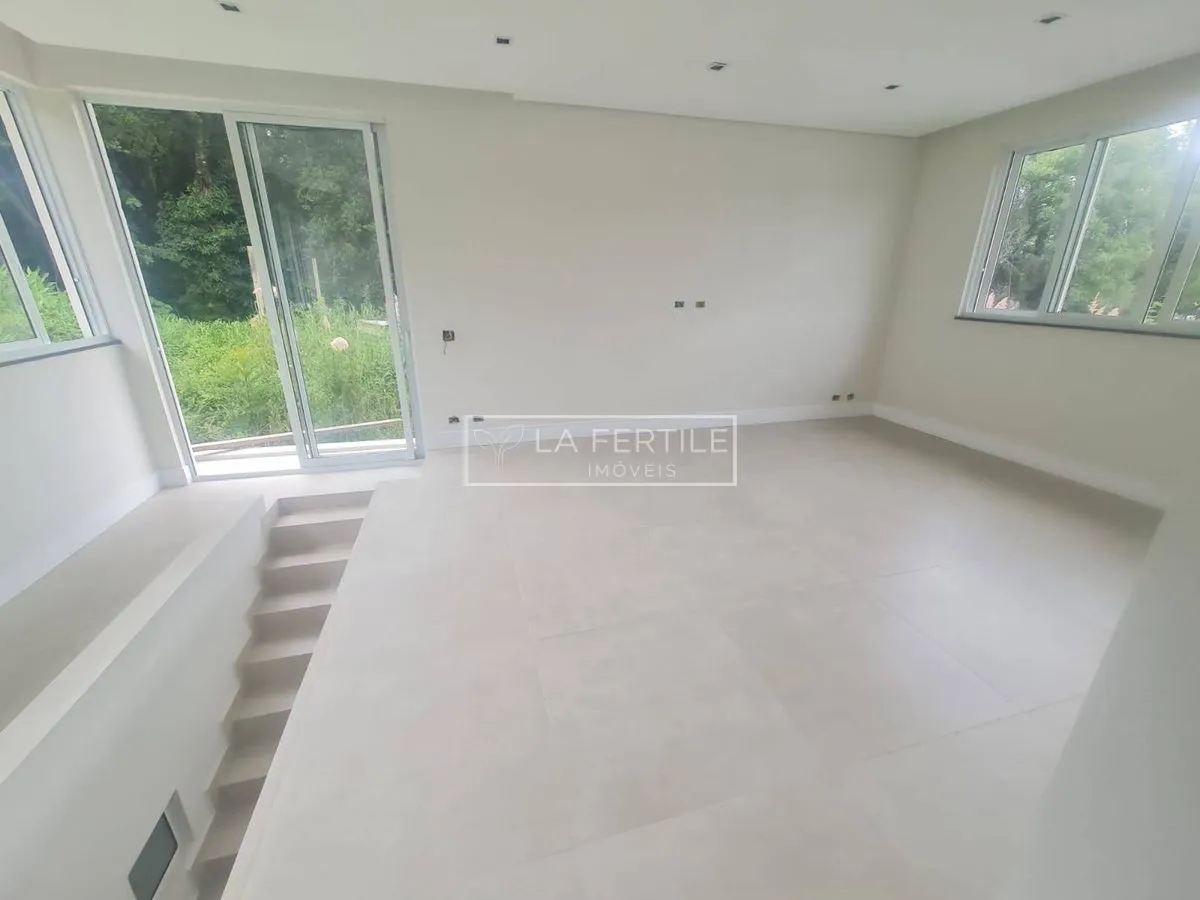 House with 3 bedrooms and floor-to-ceiling windows — photo 23