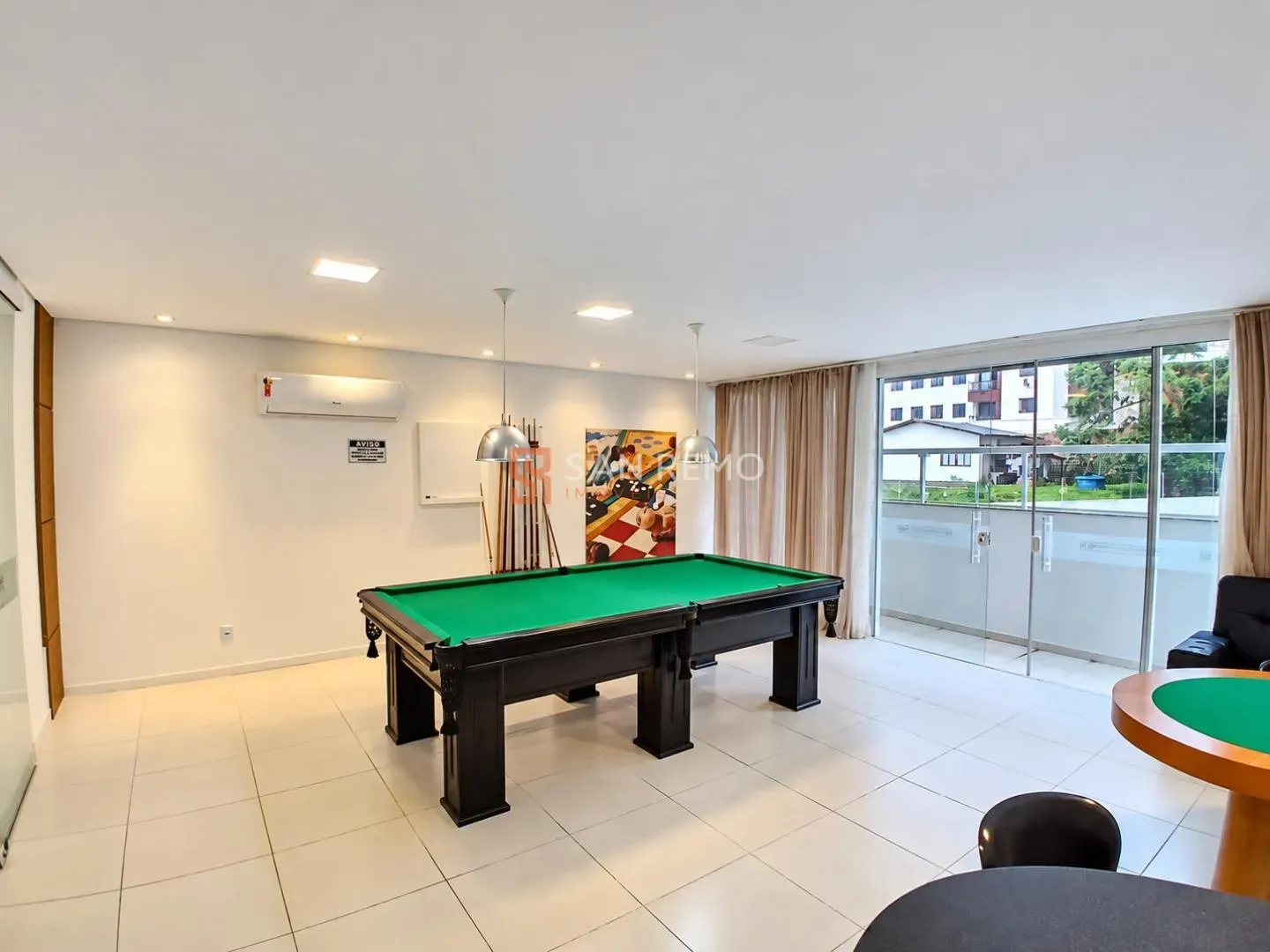 Glass-enclosed balcony in a 3-bedroom apartment, 120 m² — photo 37