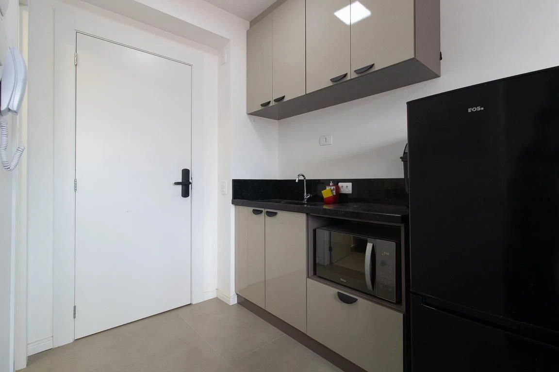 Furnished studio, 20 m², with floor-to-ceiling windows — photo 2