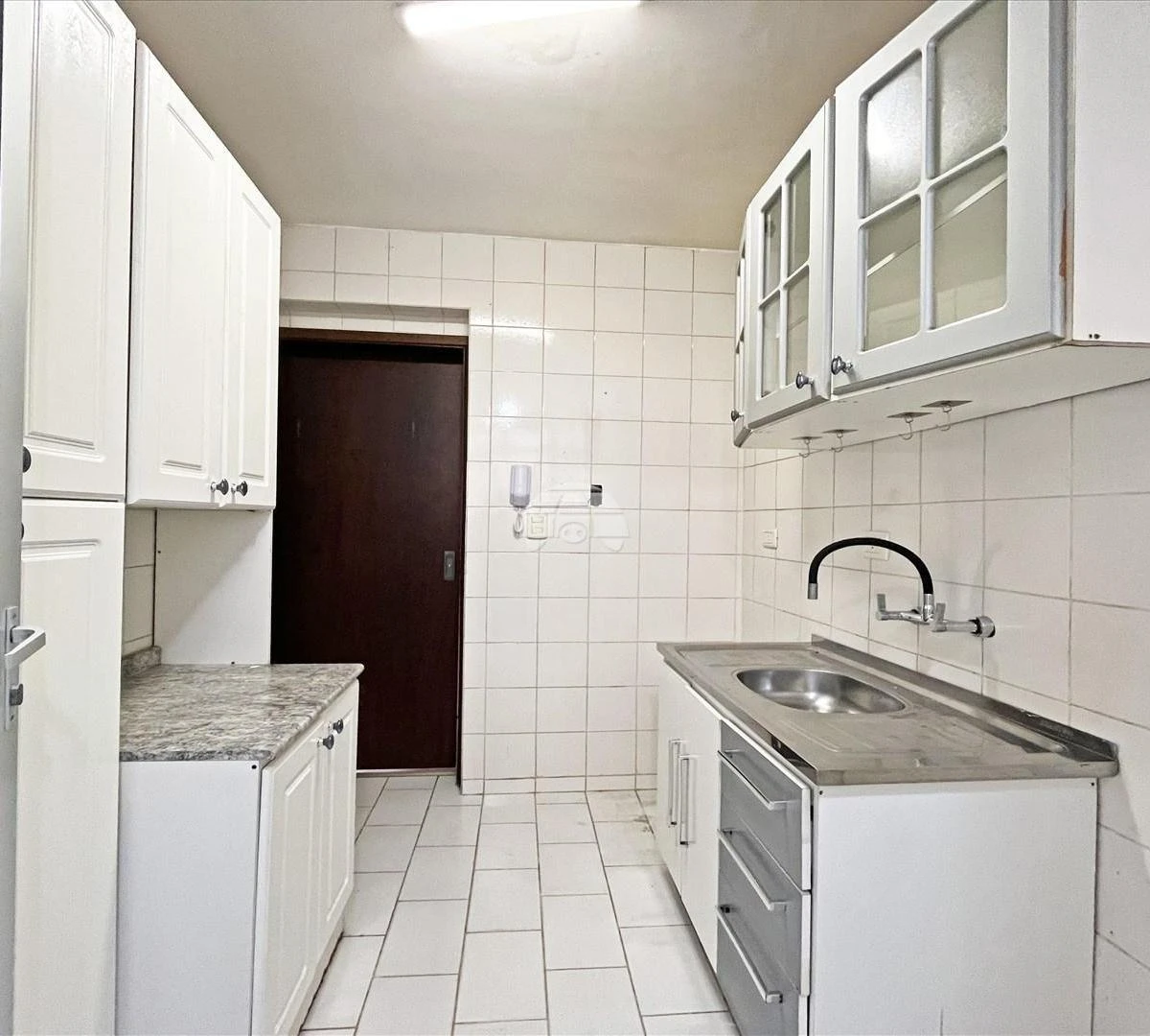 Квартира з 3 спальнями та дерев'яною підлогою або ламінатом — photo 11