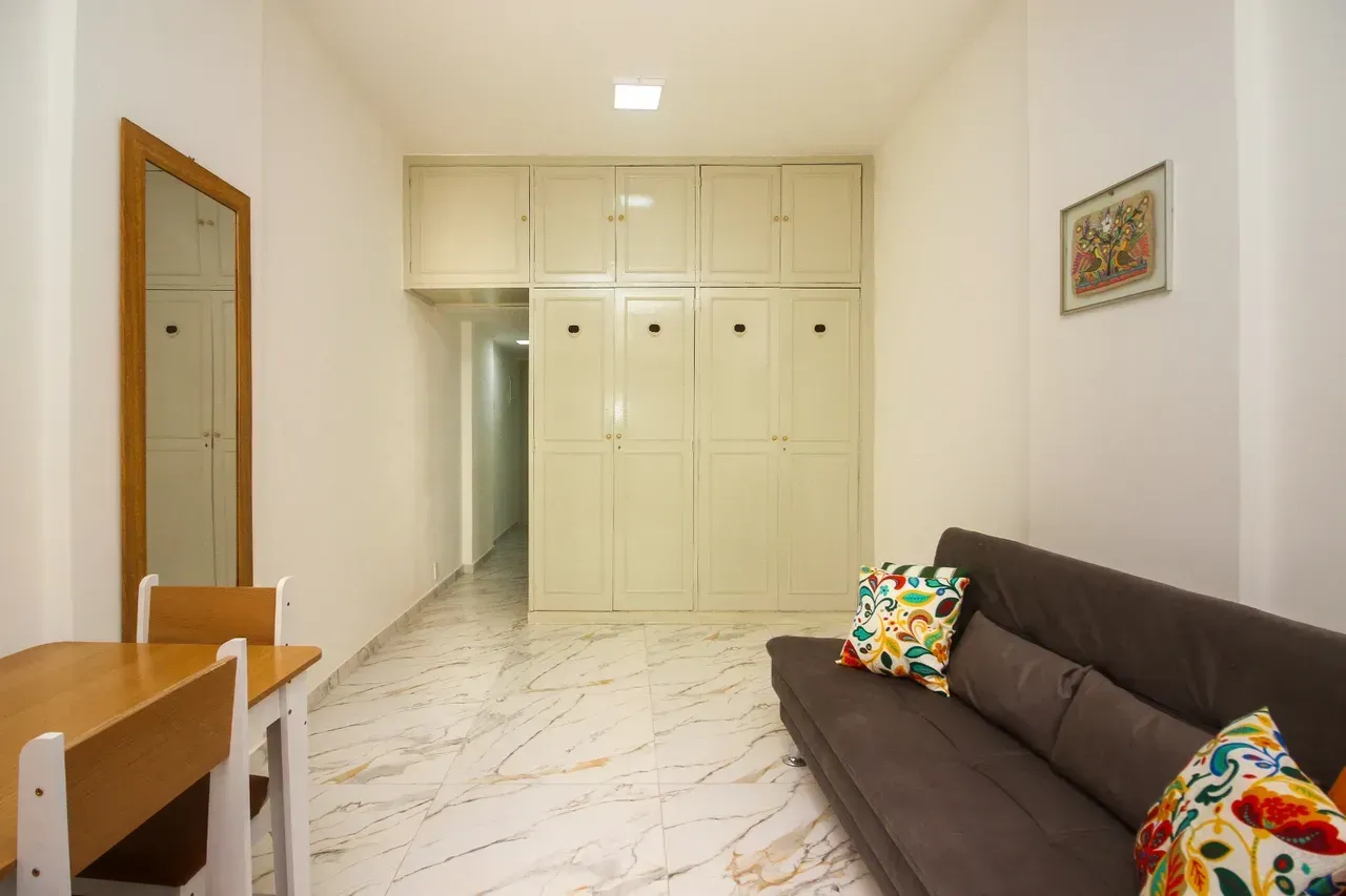 Furnished 1-bedroom apartment with gas stove kitchenette — photo 6