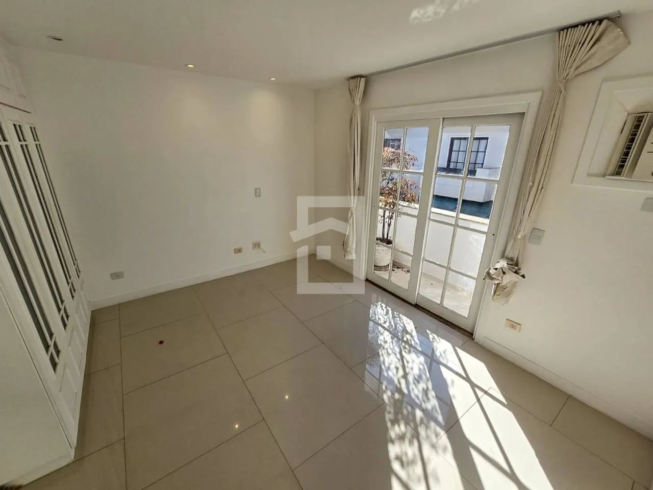 Triplex house with 4 bedrooms and 2 en-suites — photo 10