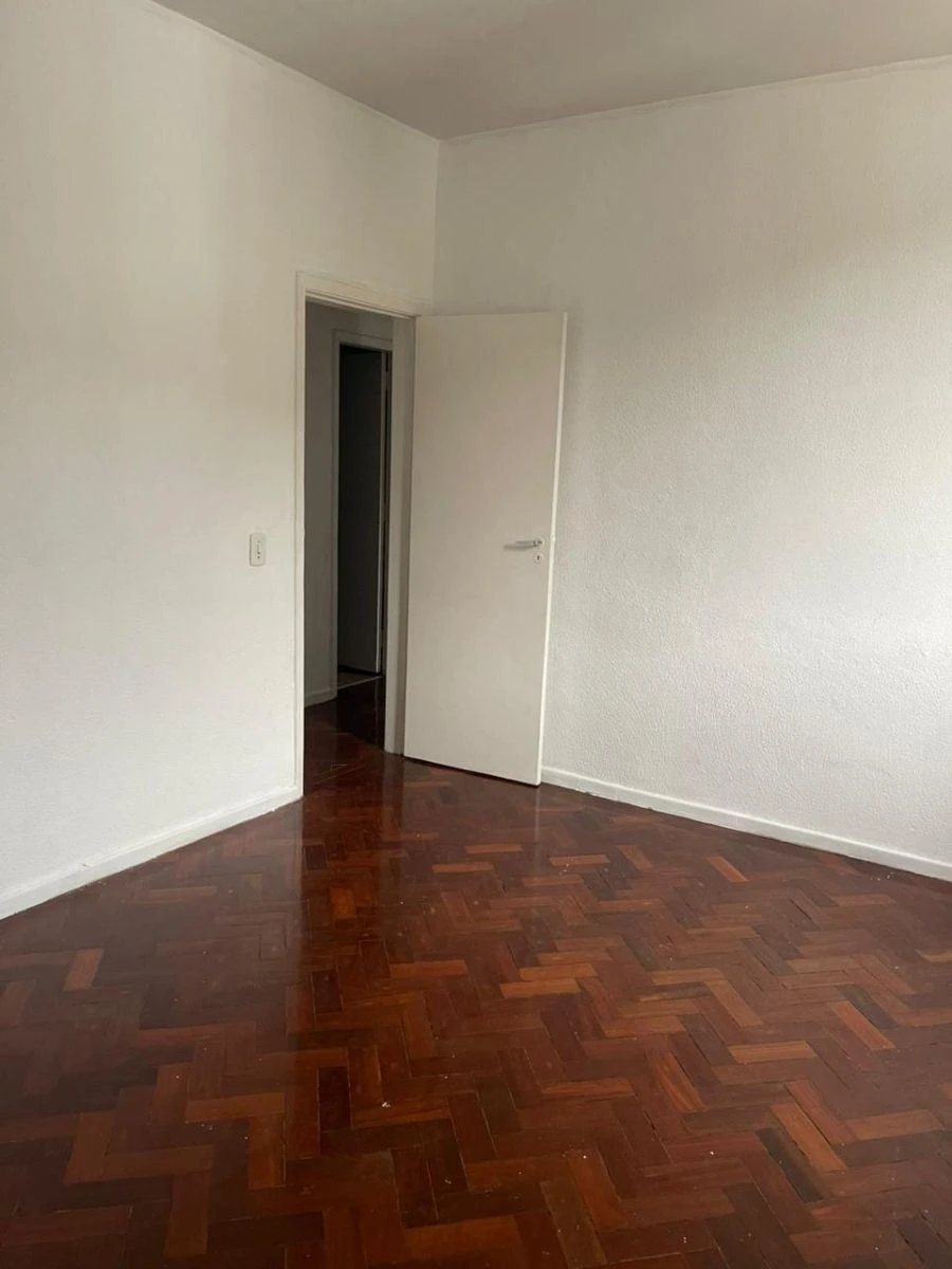 3-bedroom apartment with fitted kitchen cabinets — photo 3