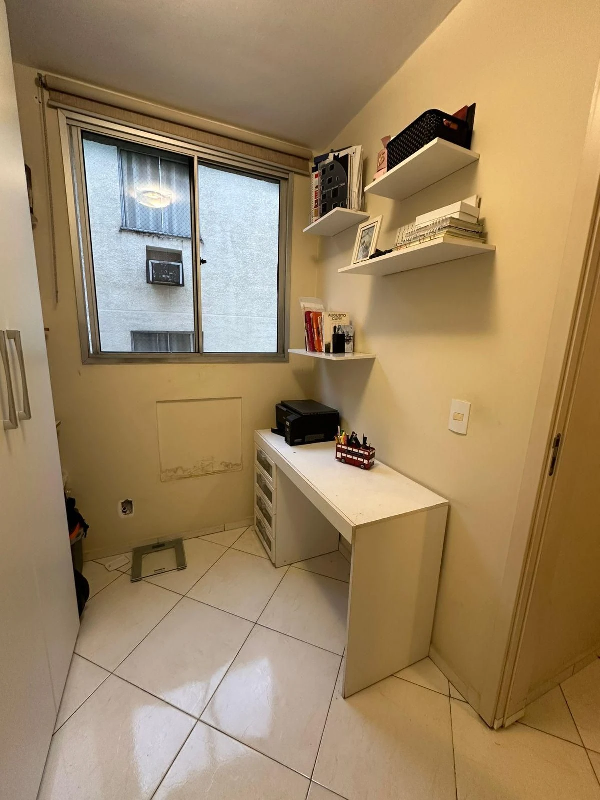 Furnished apartment with 3 bedrooms and 1 bathroom — photo 32