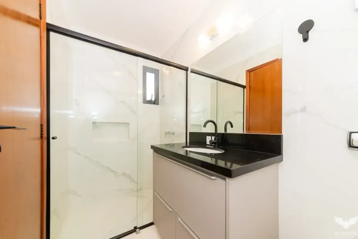 Two-story house with 230 m² and 3 bedrooms, 1 suite — photo 43