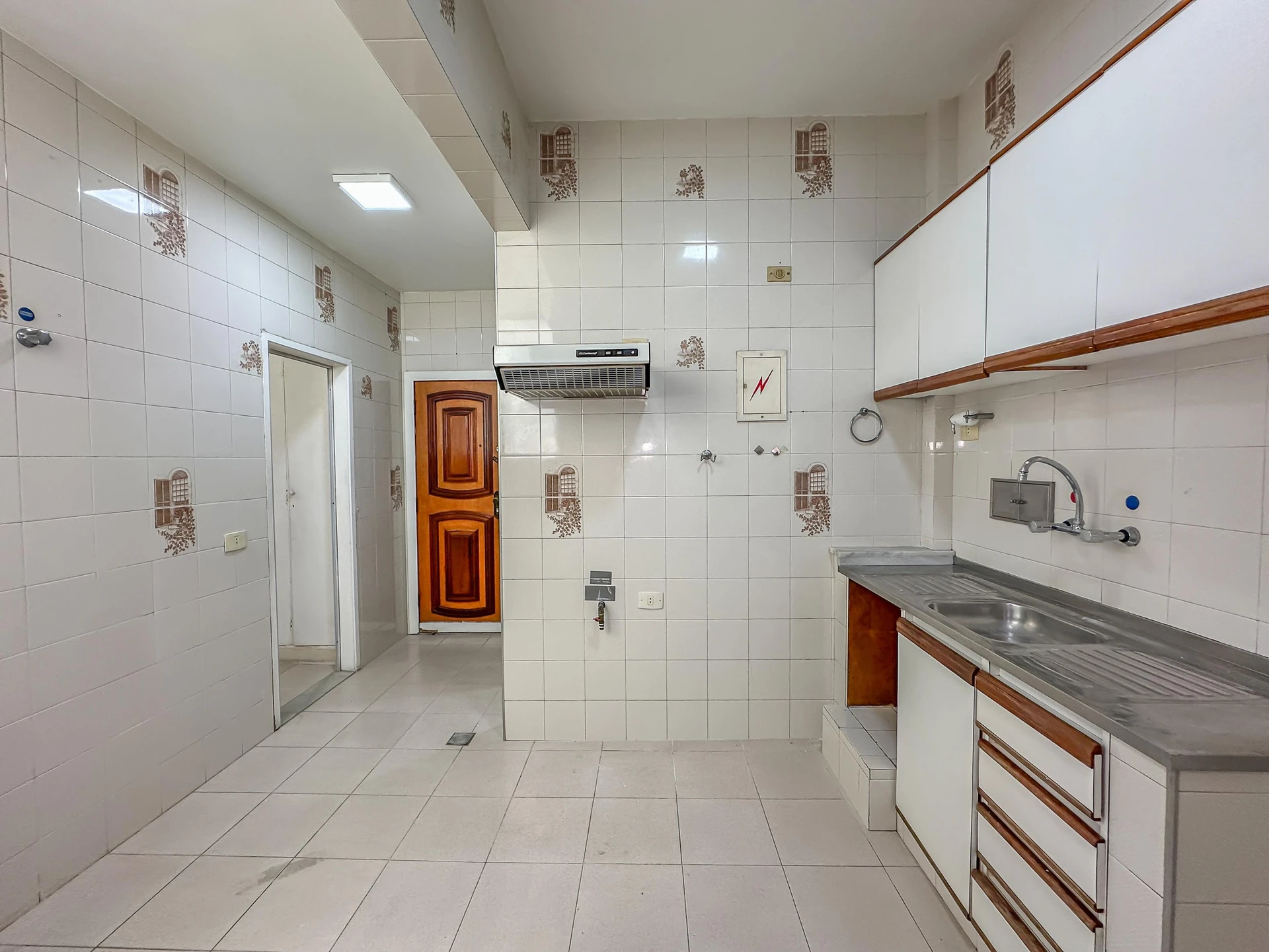 Washing machine in a 2-bedroom apartment, 80 m² — photo 11
