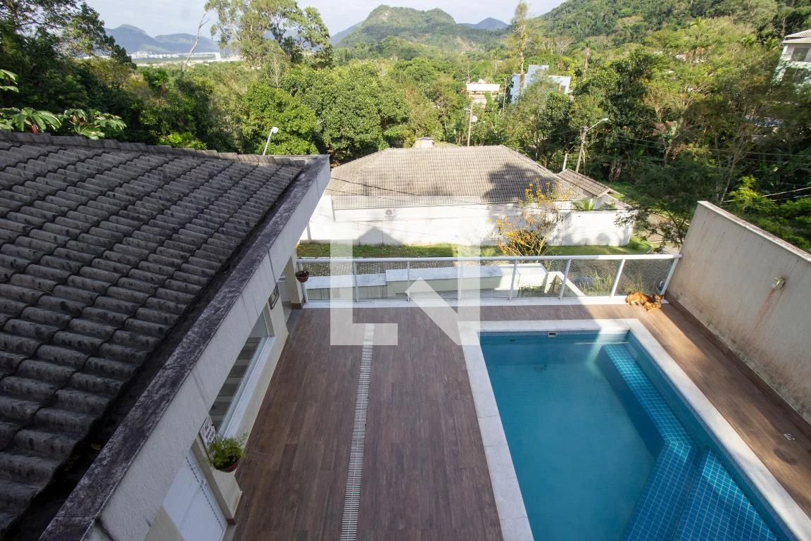 4-bedroom house with a bathtub in Rio de Janeiro — photo 72