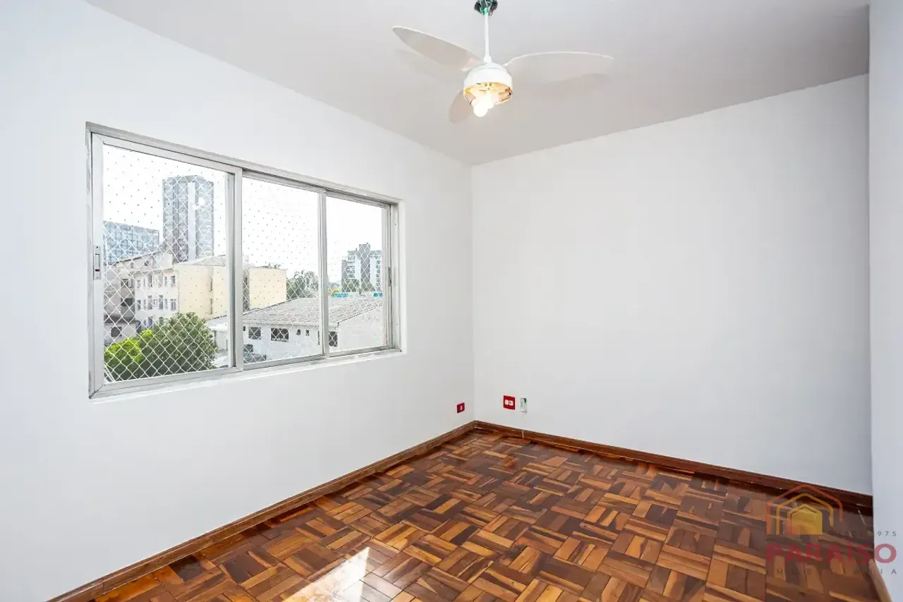 202 m² apartment with 3 bedrooms and a balcony — photo 7