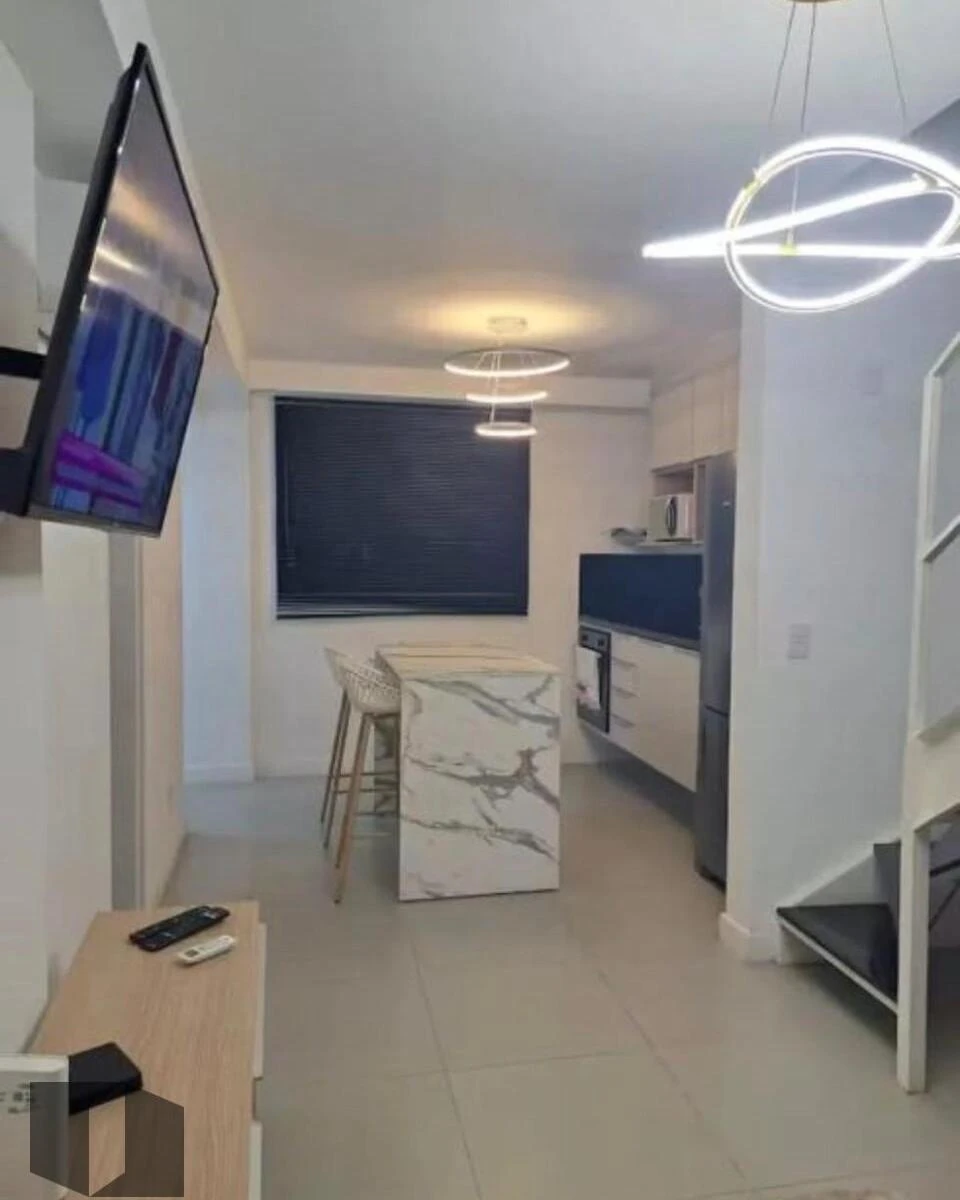 92 m² penthouse with a glassed balcony and 1 suite — photo 4