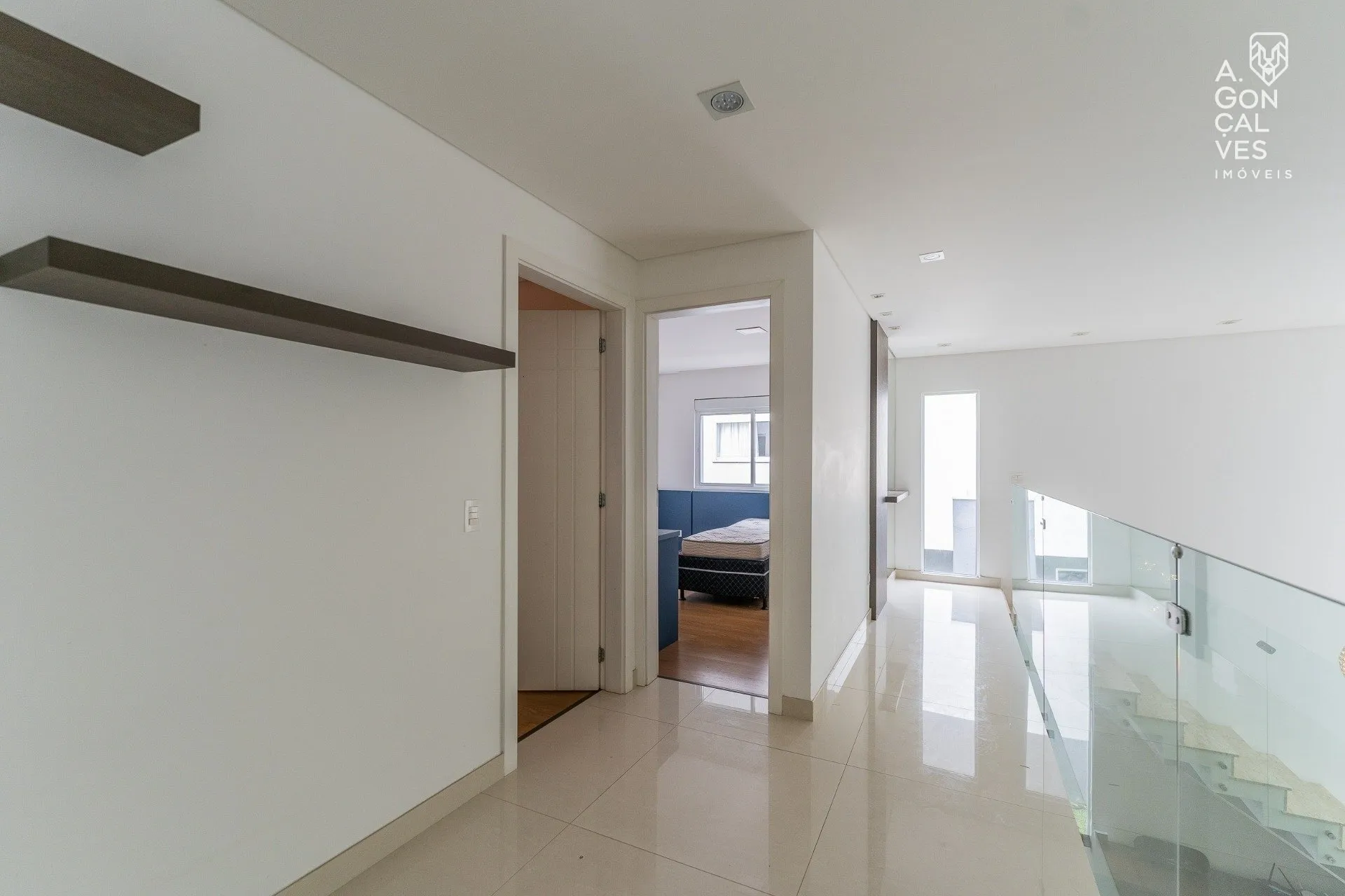 Furnished 4-bedroom house with hot tub and 4 parking spots — photo 22