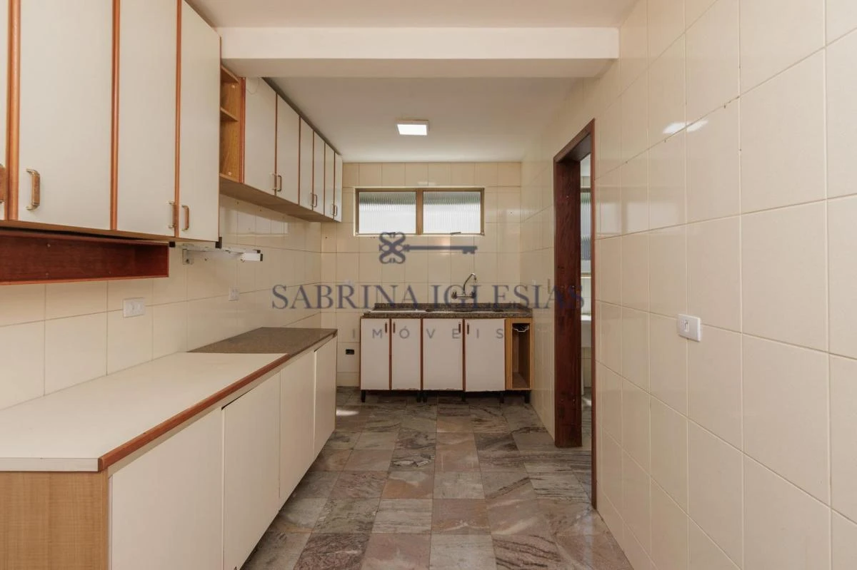 4-bedroom house with a grill on the balcony in Curitiba — photo 35