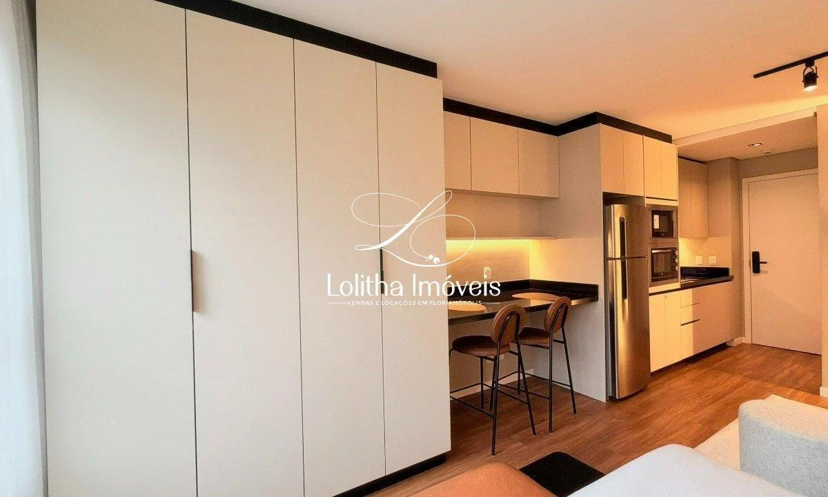 One-bedroom apartment in a building with a coworking space — photo 5