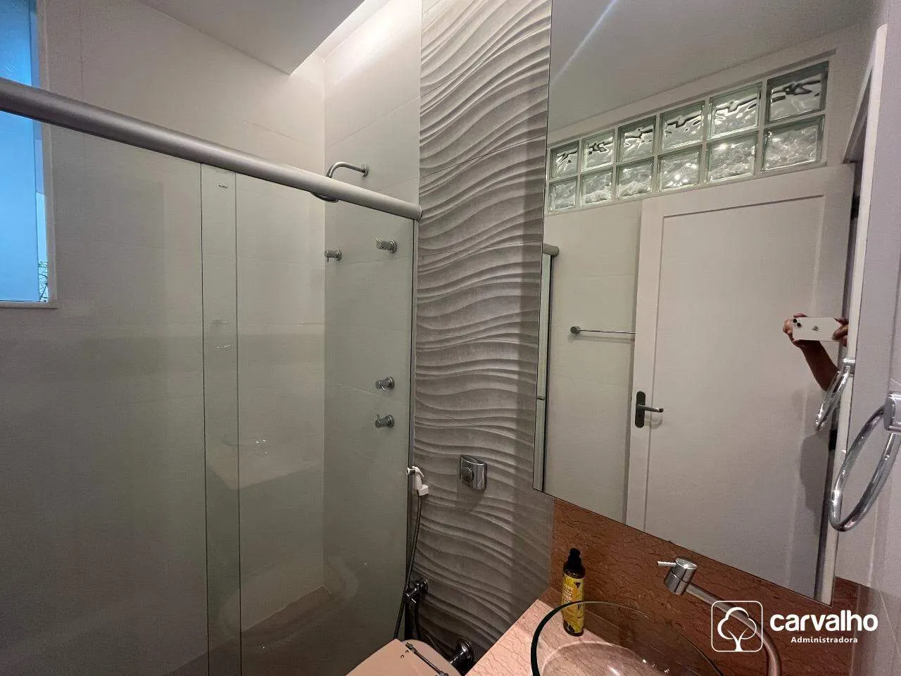 Bathtub in a 3-bedroom apartment, 173 m² — photo 15