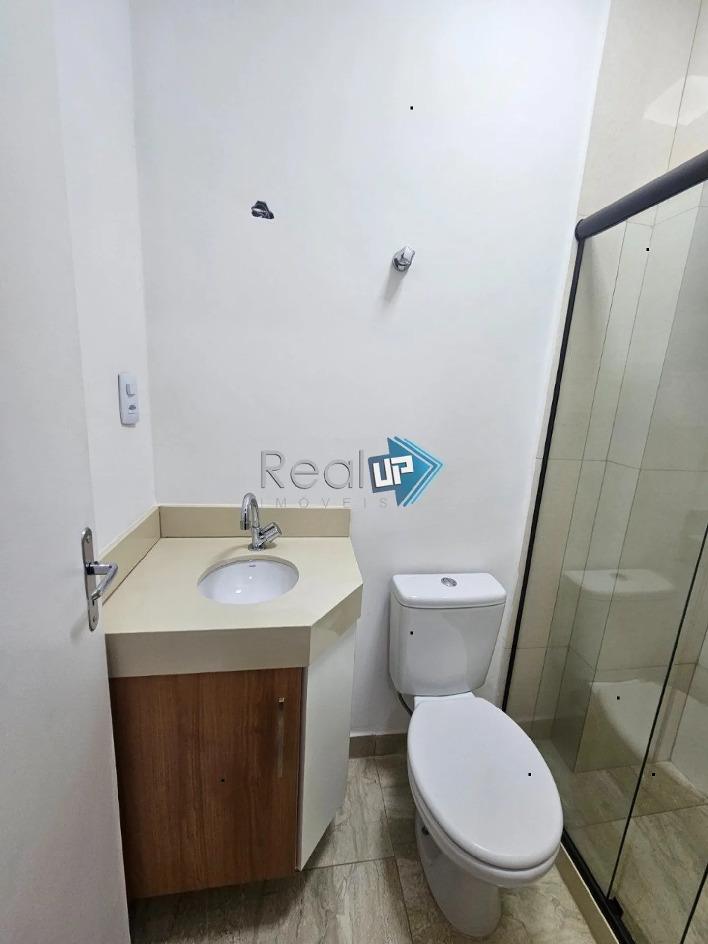 Wood or laminate floors in a 2-bedroom apartment, 68 m² — photo 12