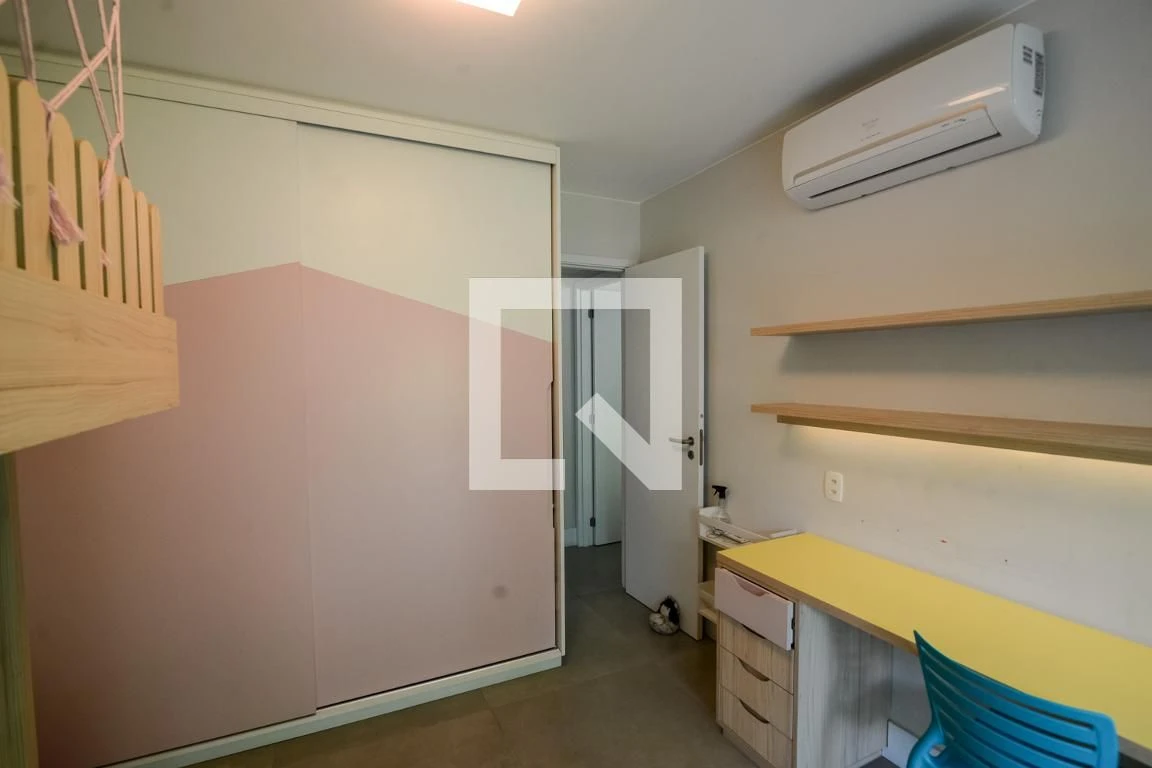 Furnished 4-bedroom apartment with 4 bathrooms — photo 38