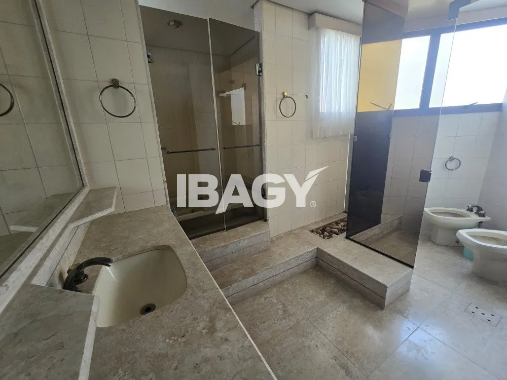Furnished 512 m² apartment with a enclosed balcony — photo 39