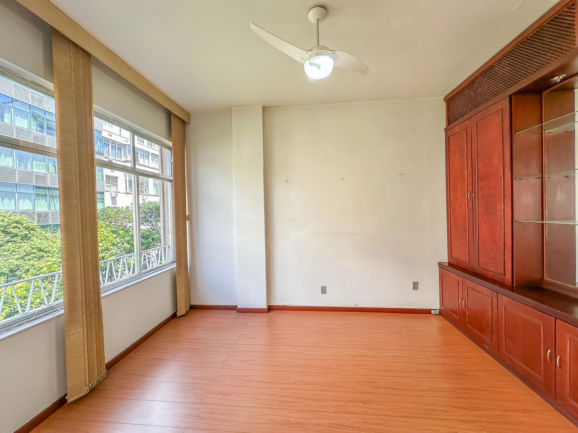 140 m² apartment with a jacuzzi and a bathtub — photo 52