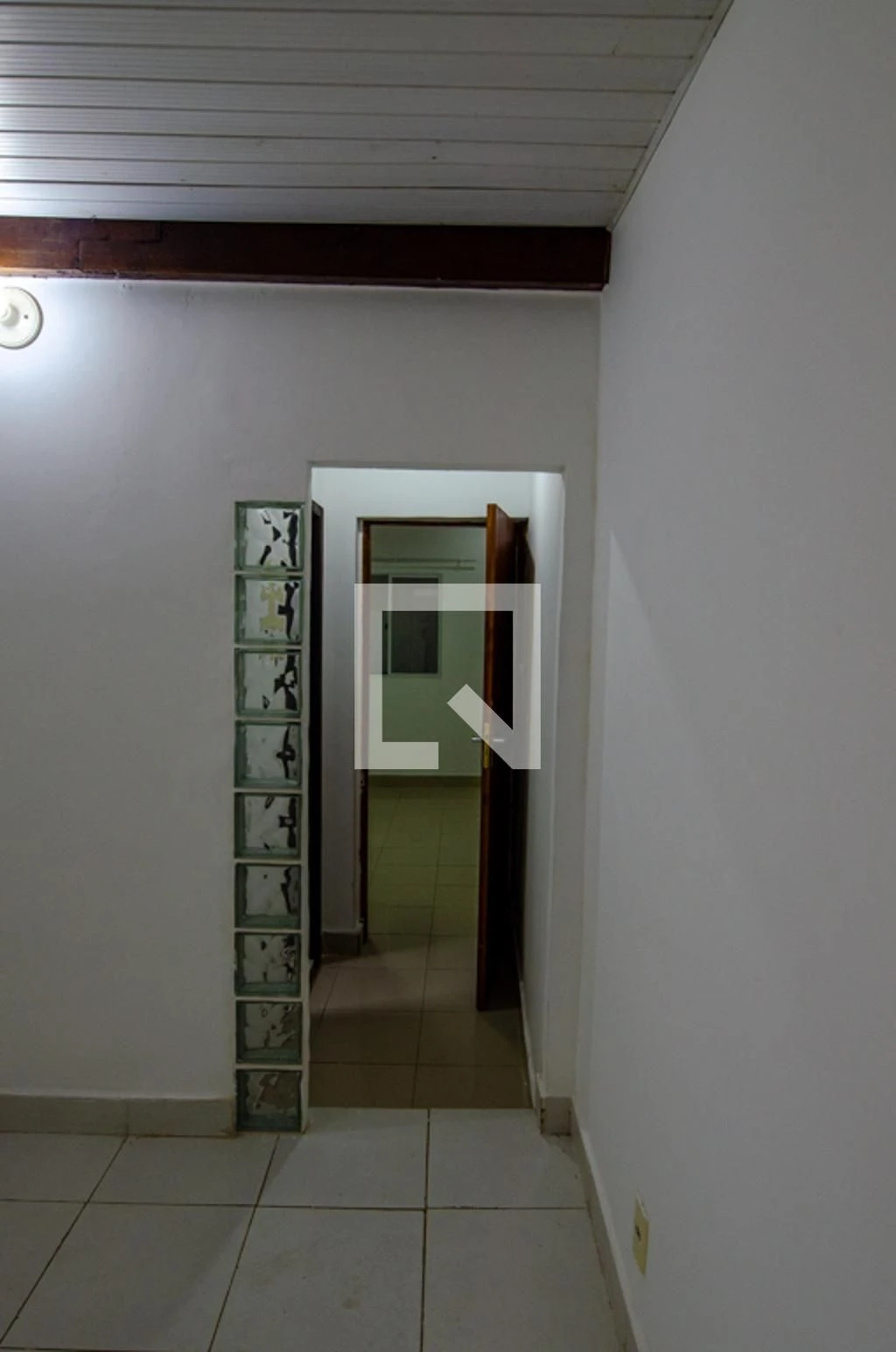 Unfurnished 1-bedroom apartment with a washing machine — photo 4