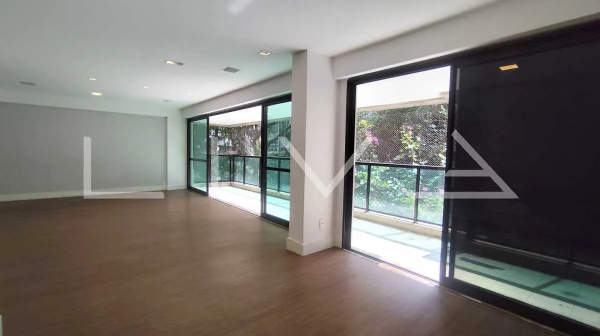 165 m² apartment with 3 en-suite bedrooms and 2 parking