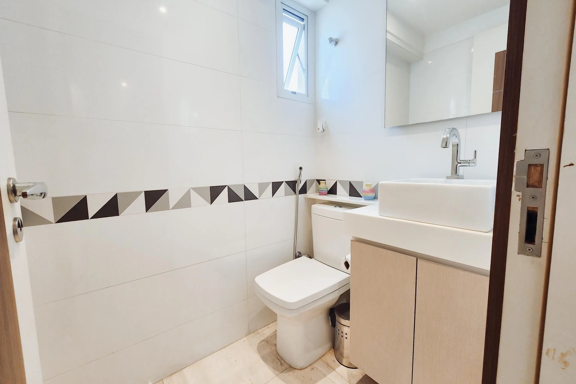 3-bedroom apartment with an ensuite suite and 2 parking — photo 35