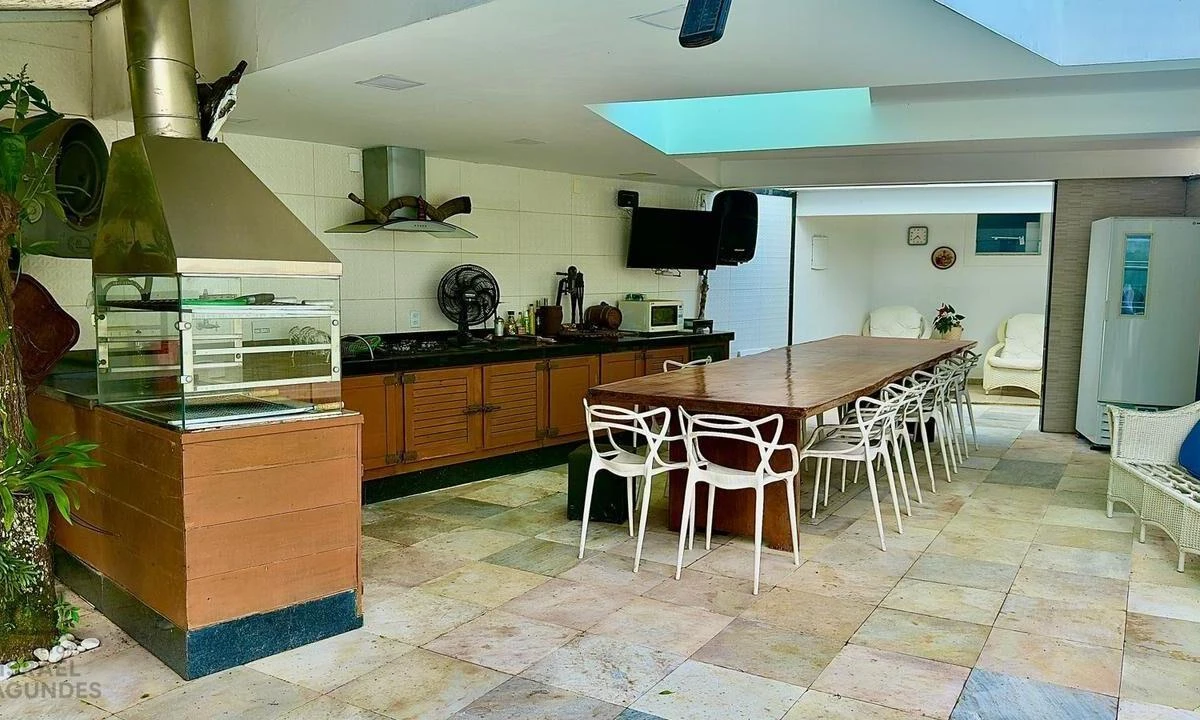 Furnished house with 6 bedrooms and 6 parking spots — photo 11