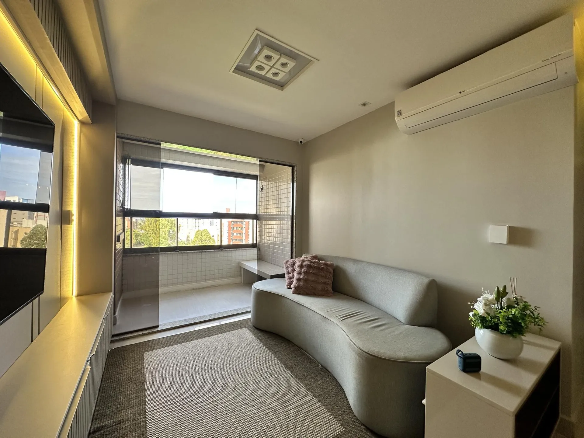 2-bedroom apartment with floor-to-ceiling windows — photo 12