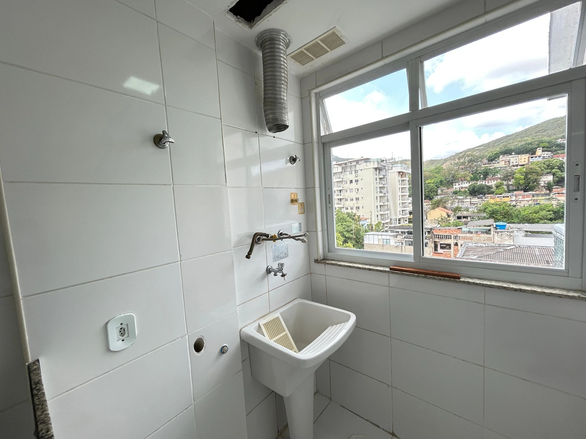 2-bedroom apartment with a mountain view in Rio de Janeiro — photo 30
