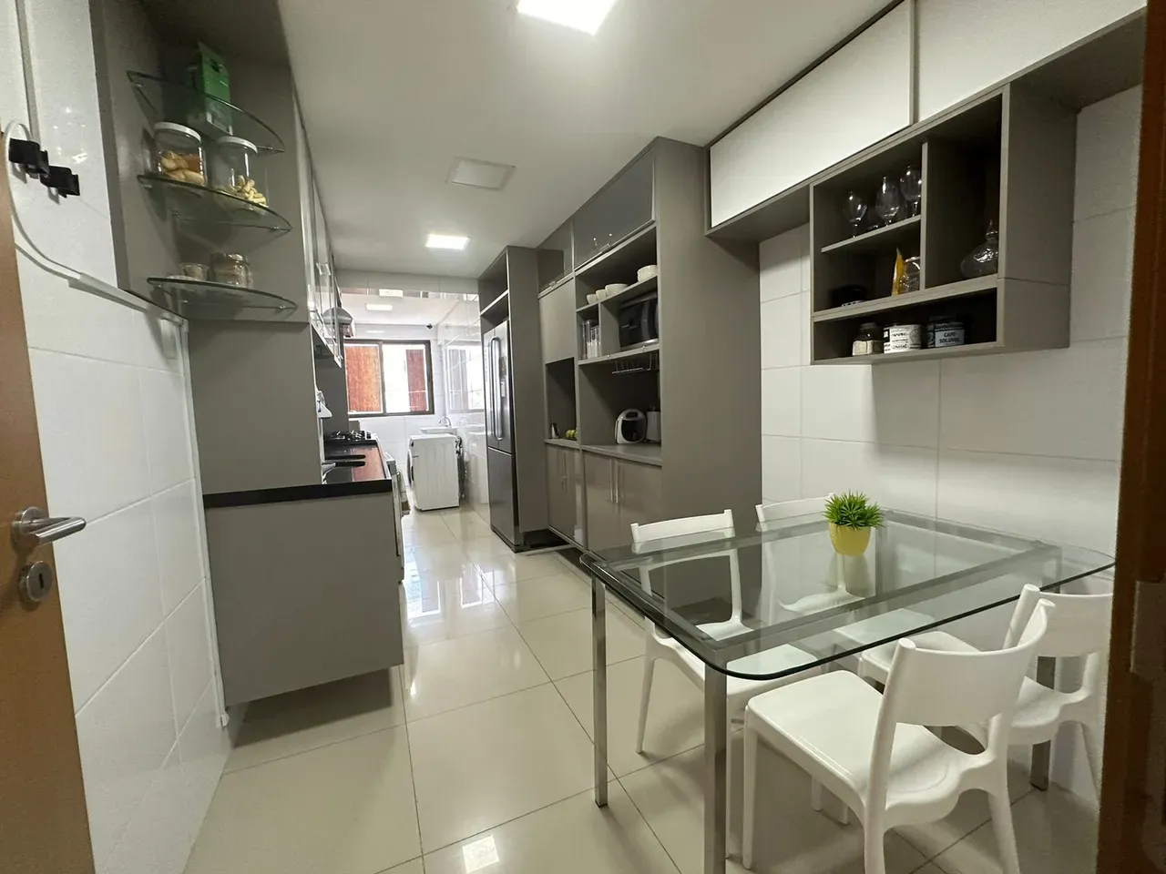 141 m² apartment with a washing machine and a home office — photo 2