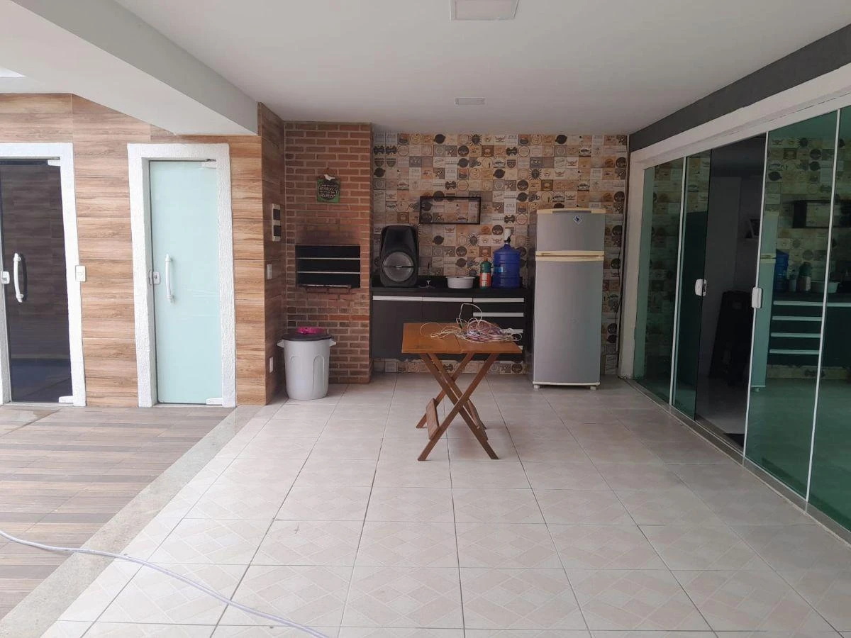 5-bedroom house with 4 en-suite bathrooms and balcony grill — photo 2