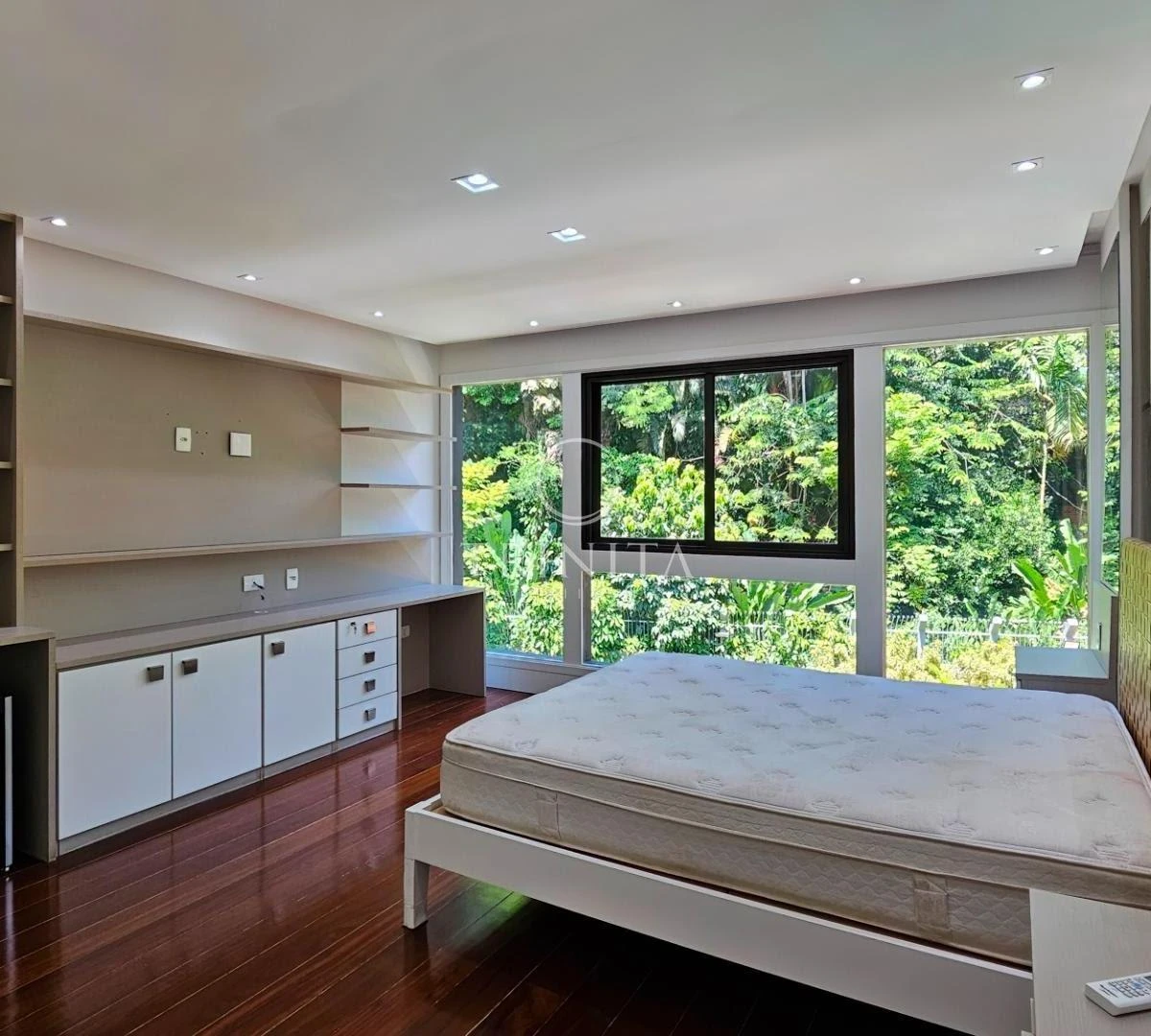 5-bedroom house with a bathtub in Rio de Janeiro — photo 11