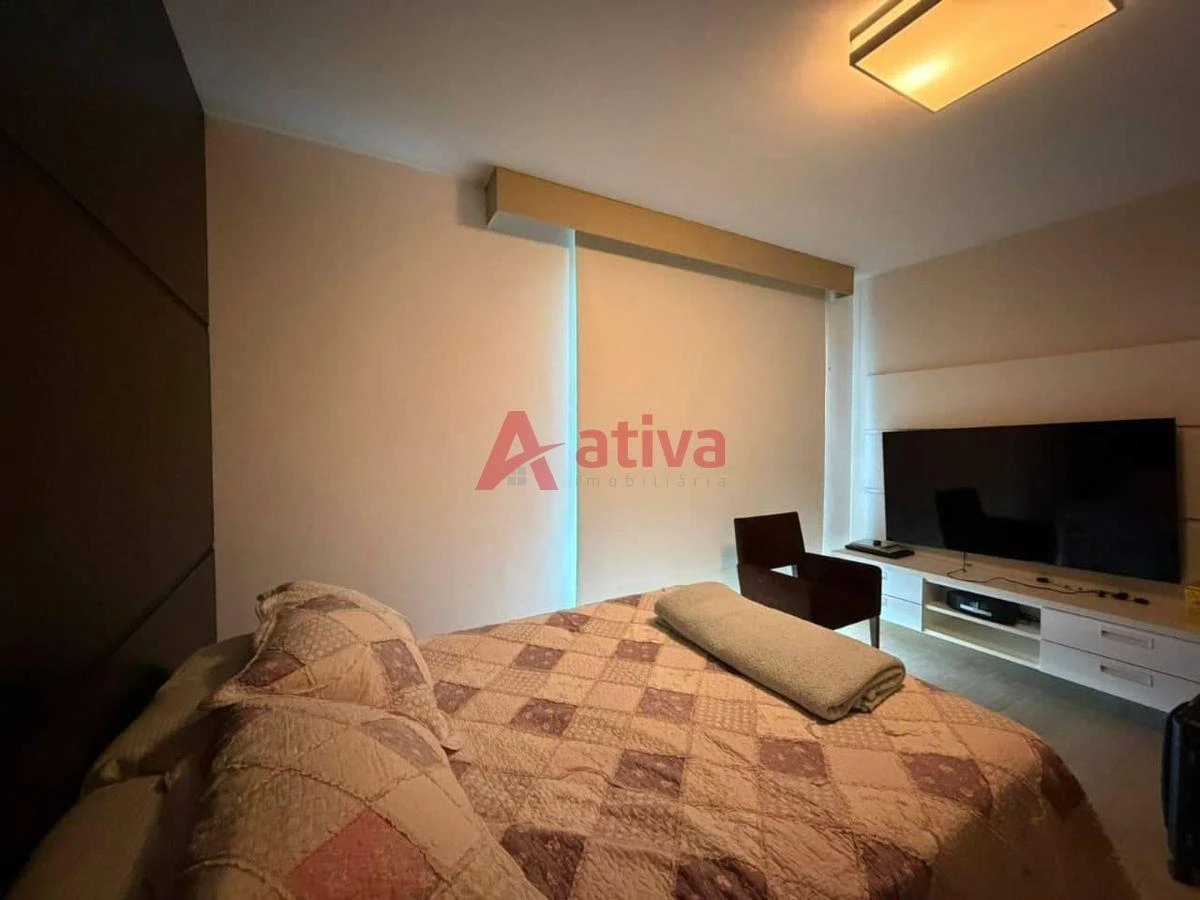 4-bedroom apartment with a glass-enclosed balcony — photo 13