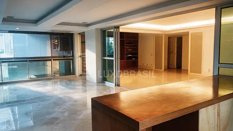 2-bedroom apartment in a building with a gym — photo 17