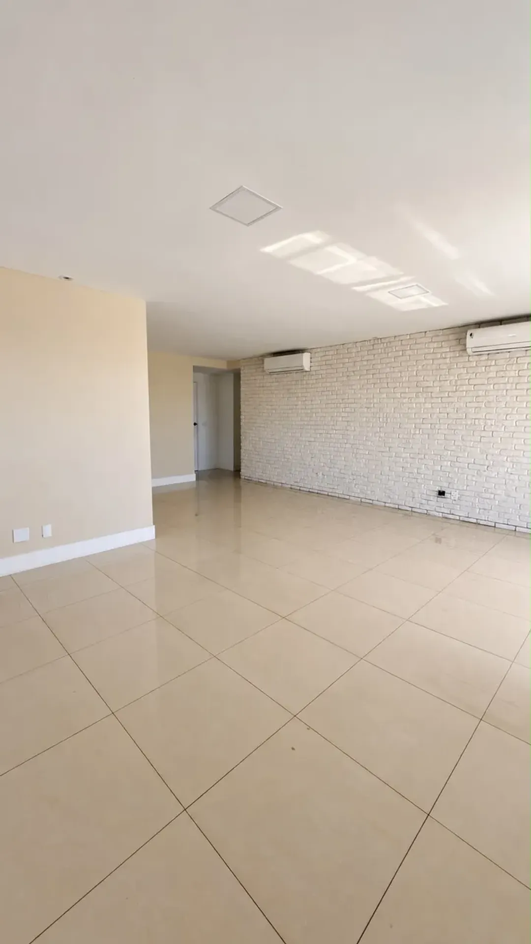 3-bedroom apartment with a mountain view in Rio de Janeiro — photo 9
