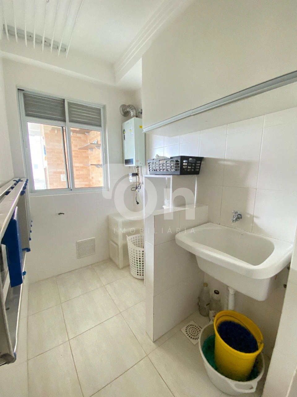 Furnished apartment, 105 m², with a glass-enclosed balcony — photo 16