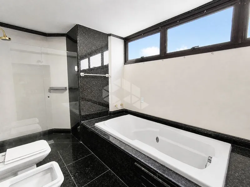 Departamento de 4 dormitorios con ventanales de piso a techo — photo 5
