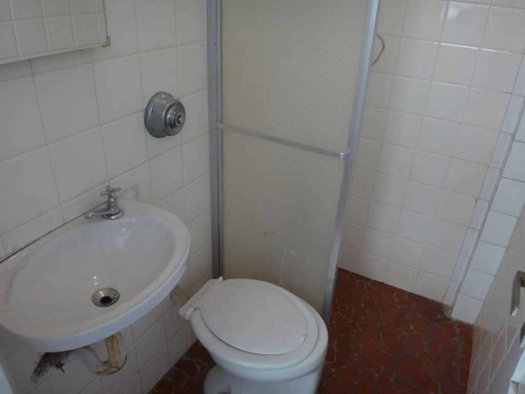 3-bedroom apartment with a bathtub in Curitiba — photo 26