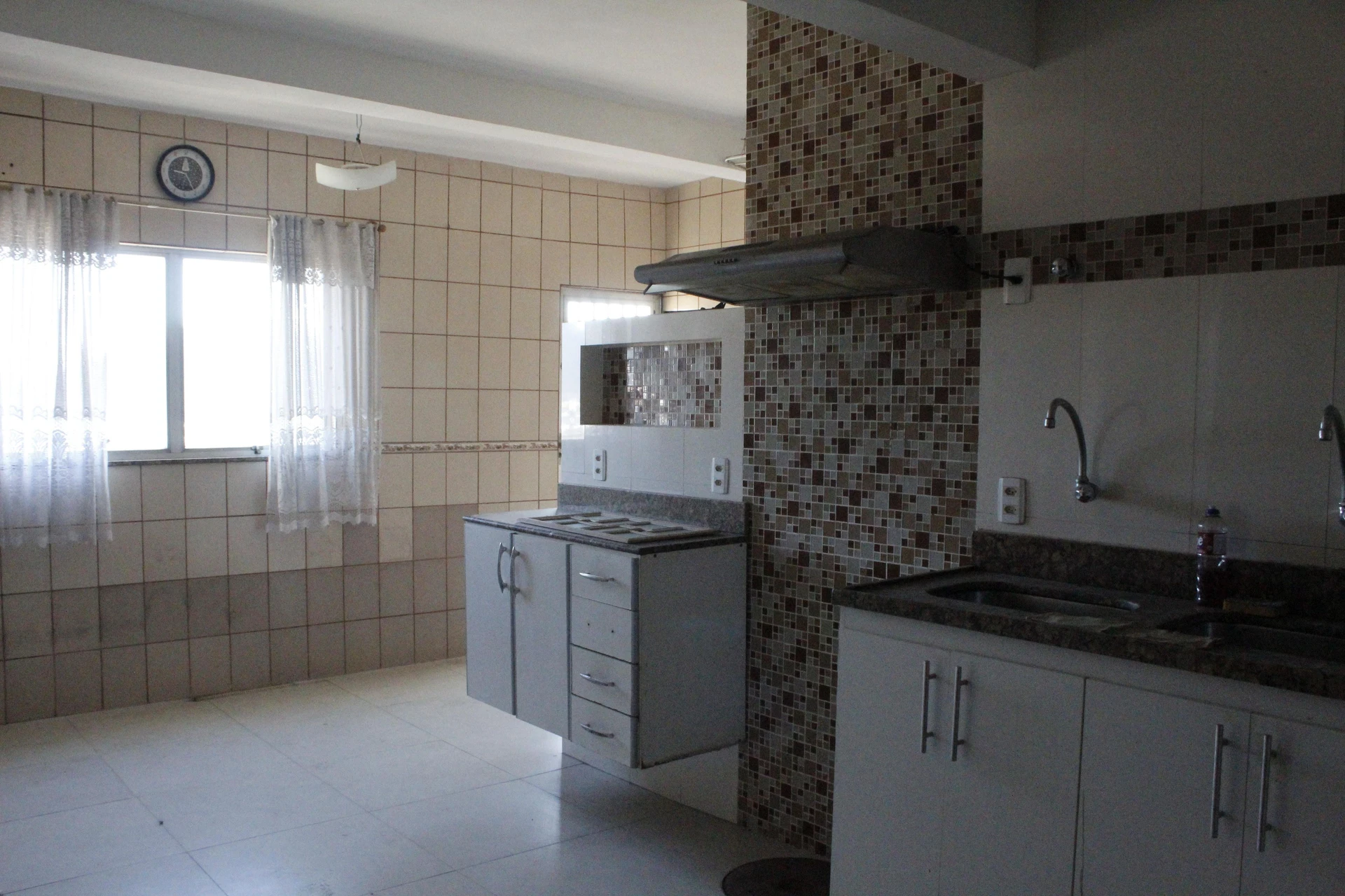 Rental apartment with 4 bedrooms and a balcony — photo 36