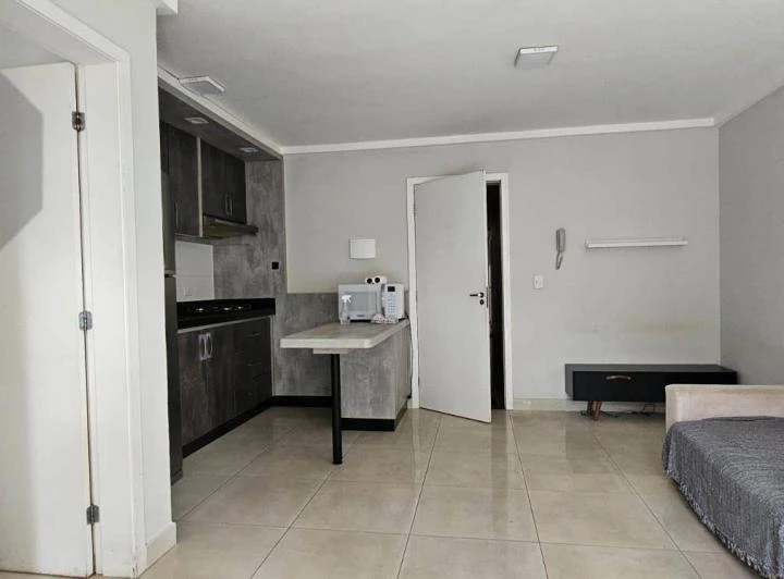 Estúdio mobiliado com 1 quarto e cozinha compacta — photo 2