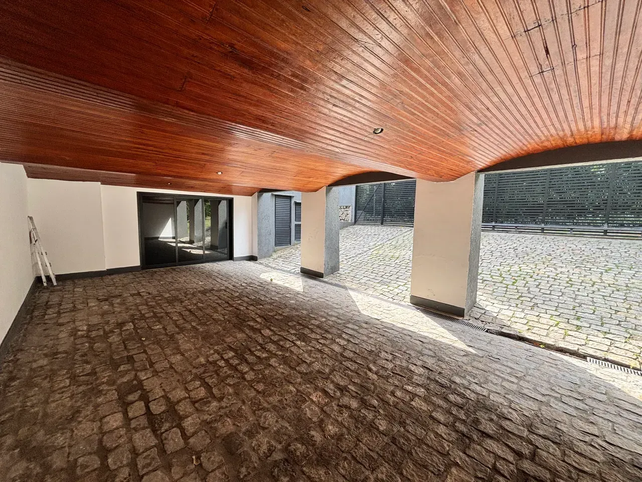 Furnished 580 m² house with 4 bedrooms and a gas kitchen — photo 15