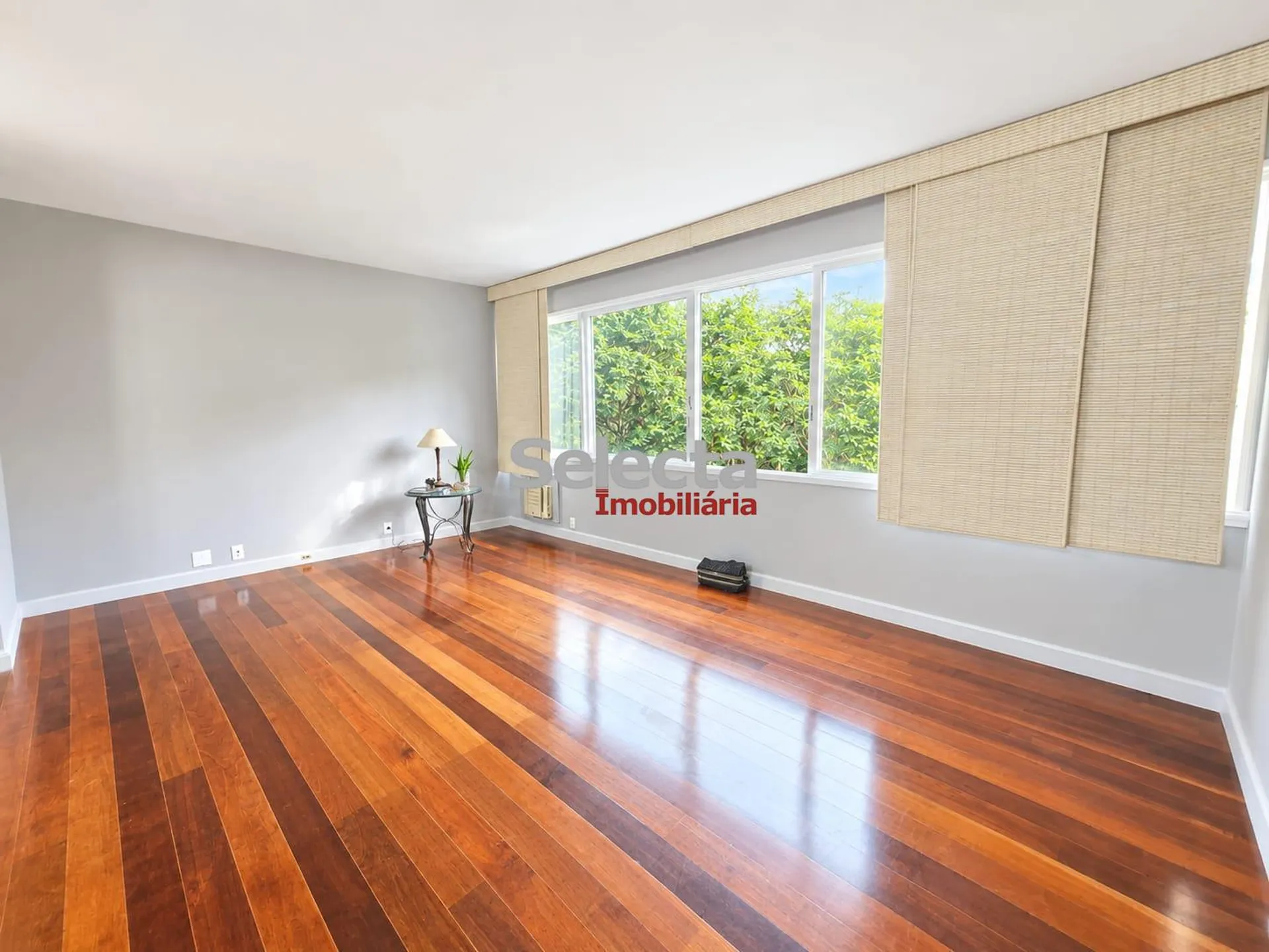 Apartment, 160 m², with wood or laminate floors — photo 6