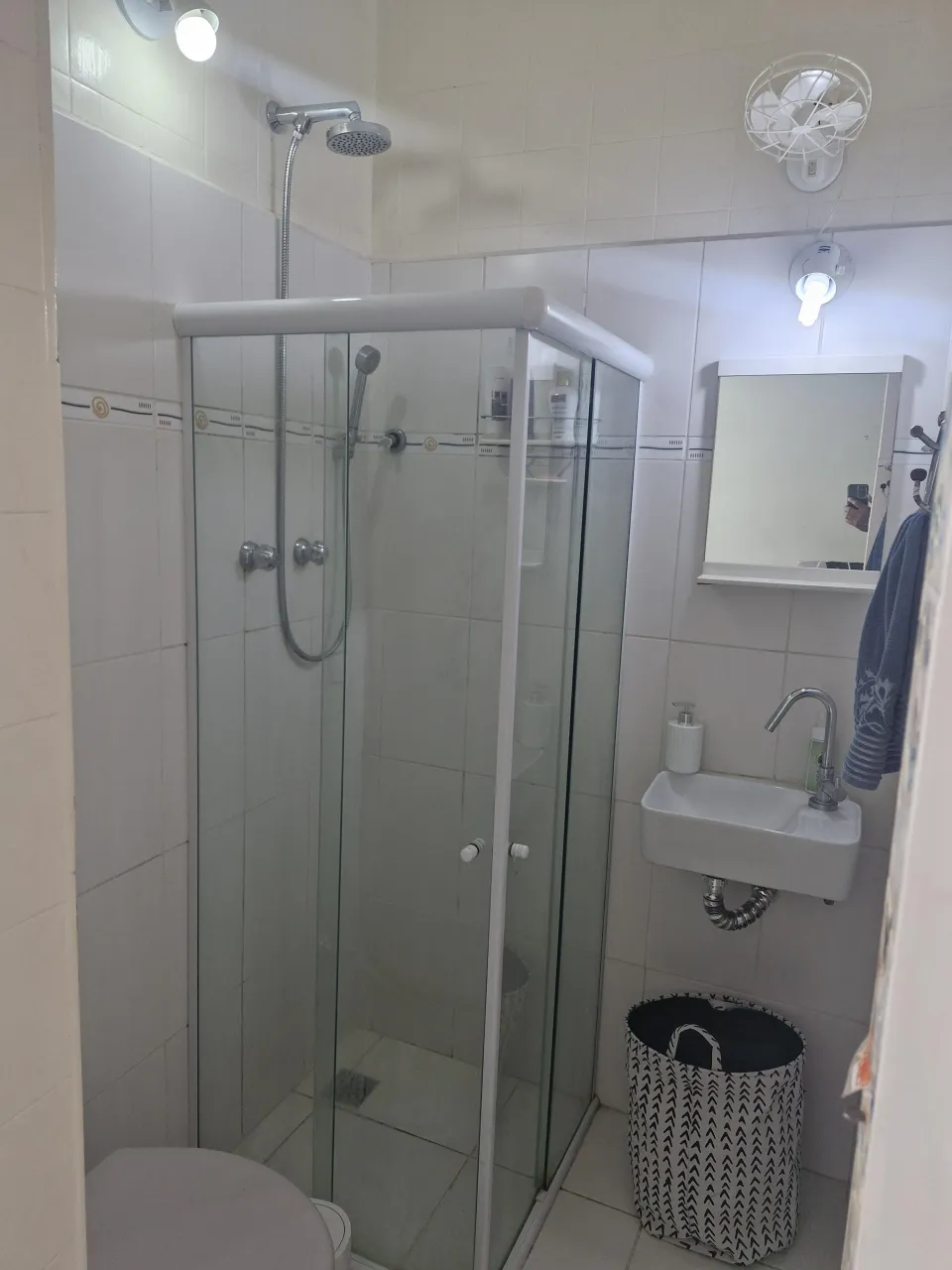 Furnished studio apartment with compact gas kitchenette — photo 10
