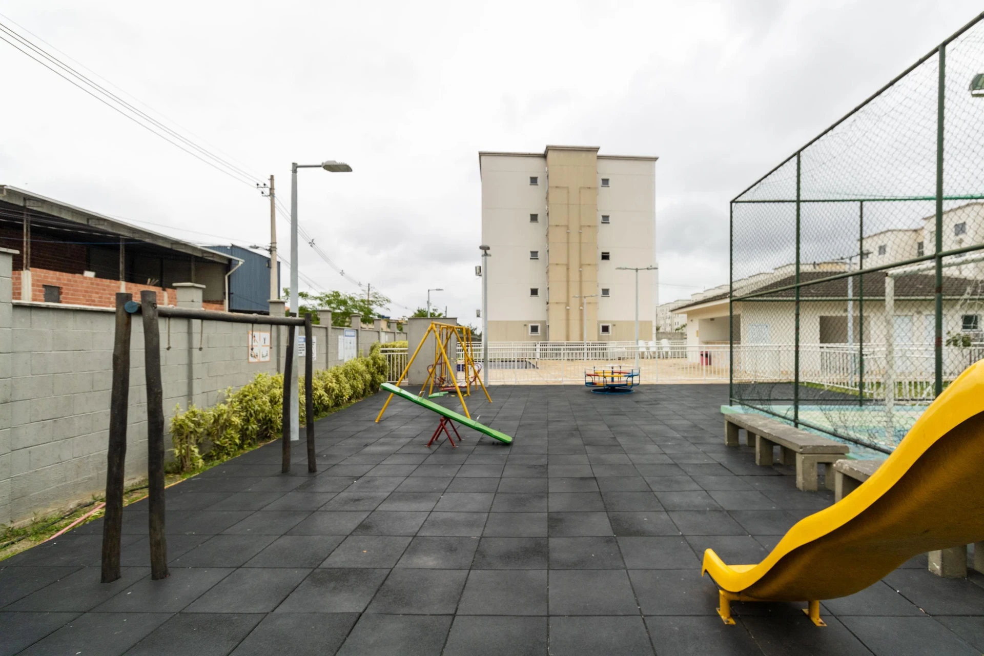 2-bedroom apartment in a building with a pool — photo 39