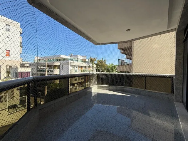 Apartamento com 4 quartos e 5 banheiros e sacada — photo 4