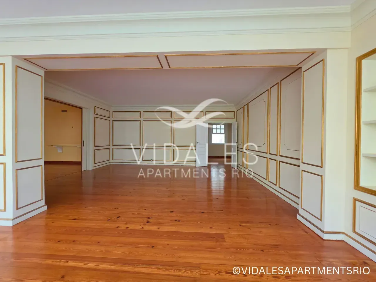 Unfurnished 4-bedroom apartment with a glassed-in balcony — photo 5