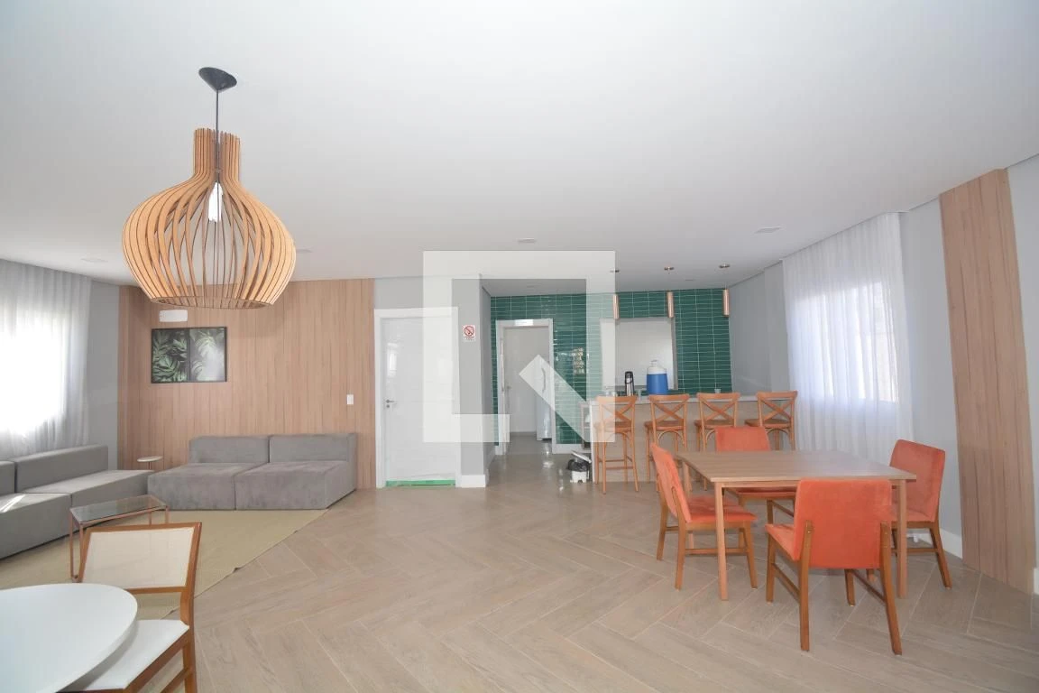 2-bedroom apartment in a building with a gym — photo 13