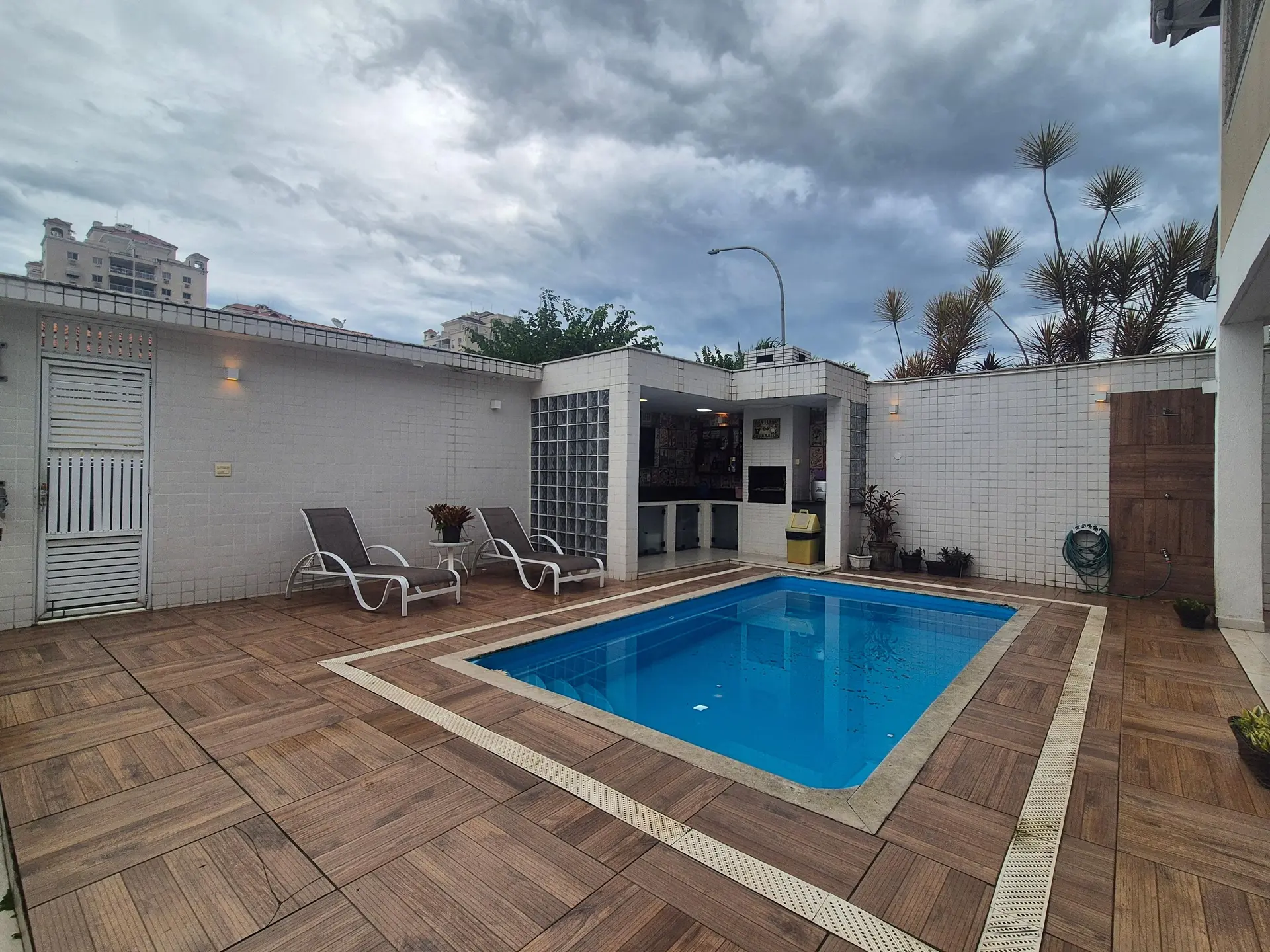 Garden in a 5-bedroom house, 400 m² — photo 58